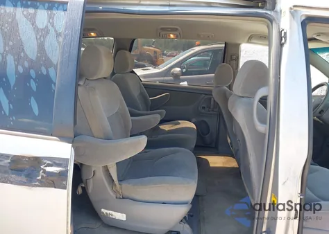 2005 Toyota Sienna Ce z USA, uszkodzony, nr VIN 5TDZA23C15S251779